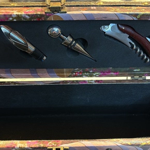 Vintage wine case with leather handle and accessories holds one bottle - Picture 8 of 8